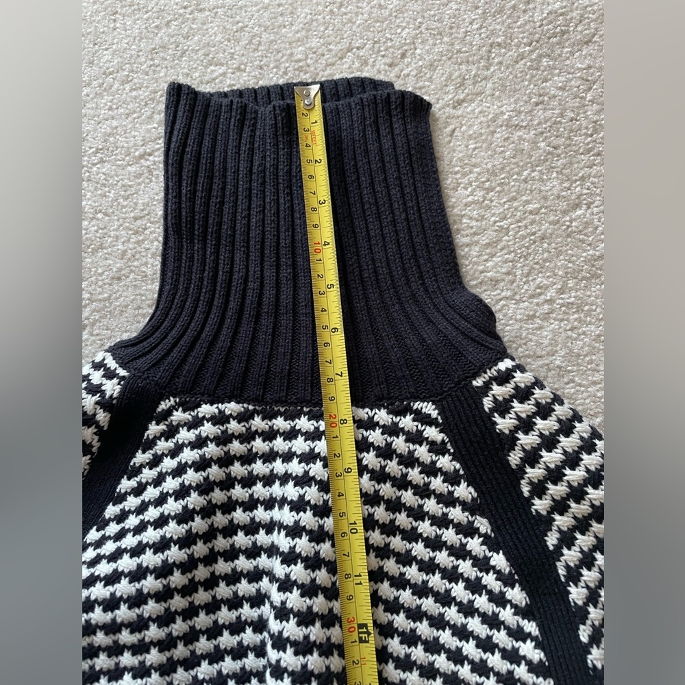 Liz Claiborne Black/White long sleeve cotton/acrylic sweater. Size Large. - Picture 9 of 12